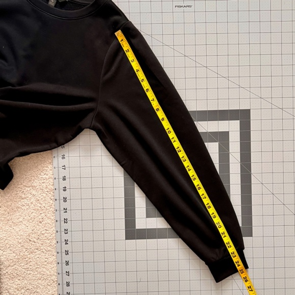 Banana Republic Puff Sleeve sweatshirt - Picture 8 of 9